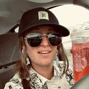 Meet your Posher, Isabel